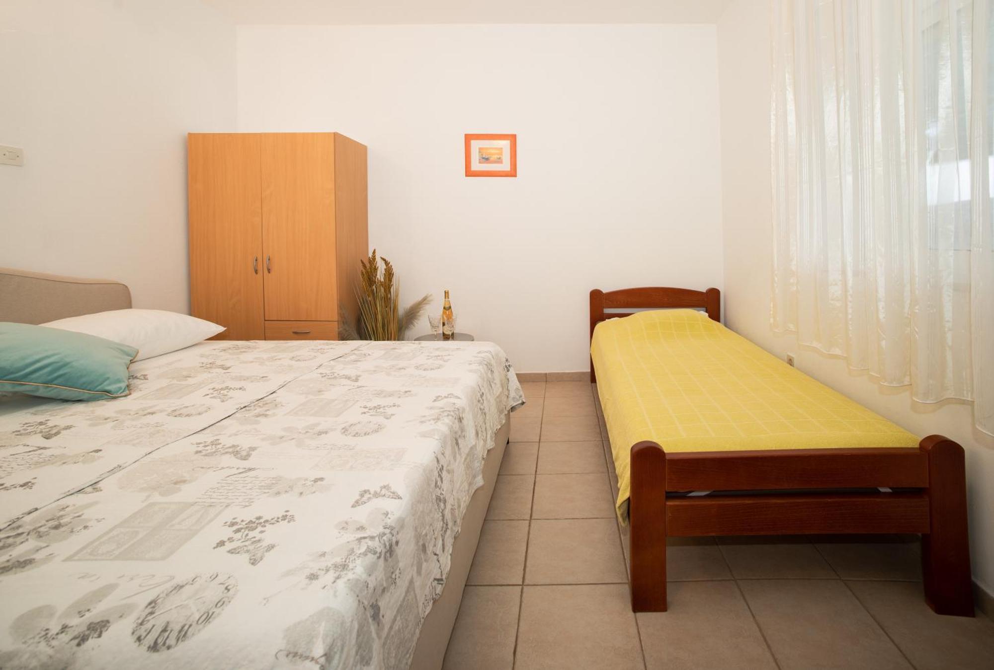 Vala * Betina (Sibenik-Knin)